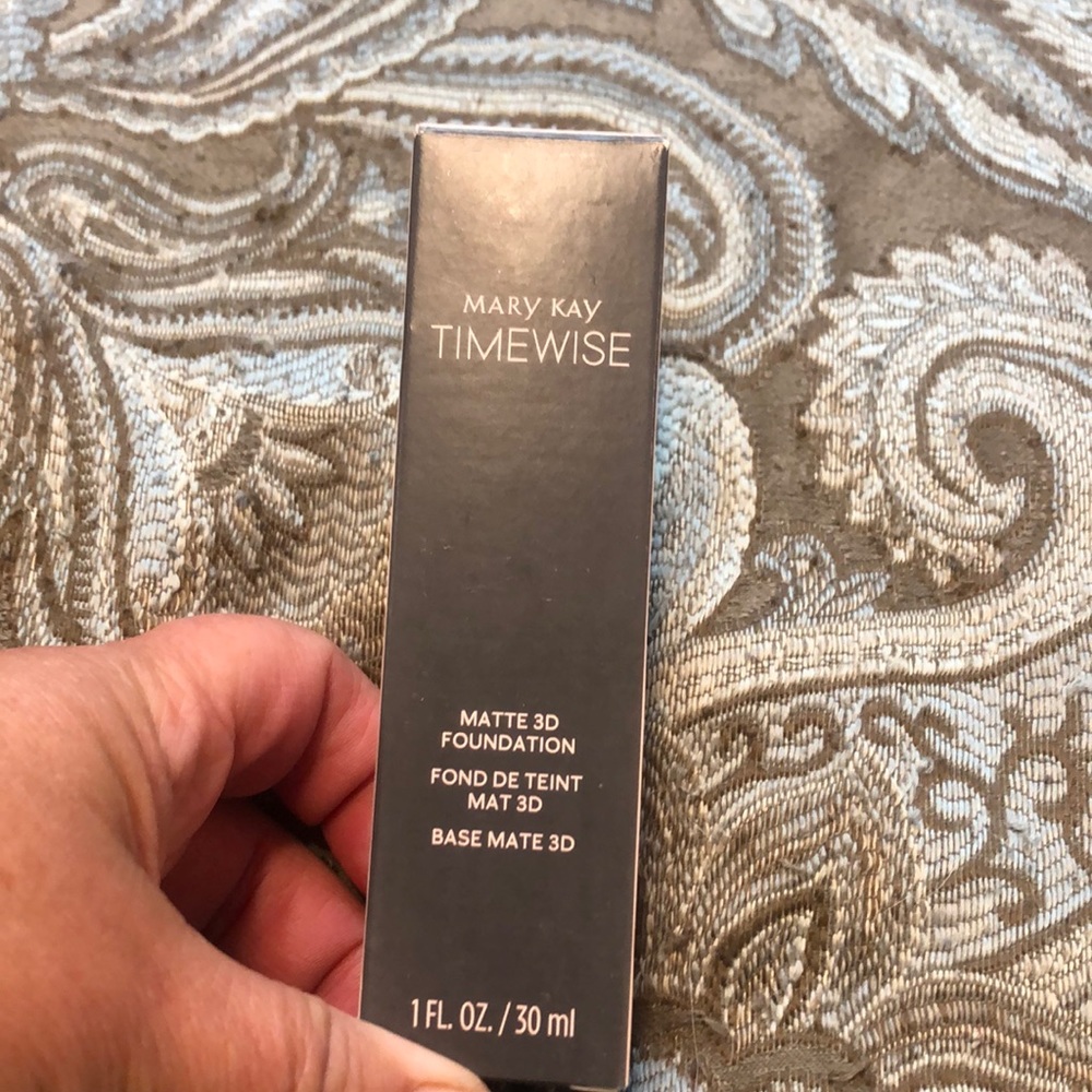 Mary Kay Foundation Beige C 220